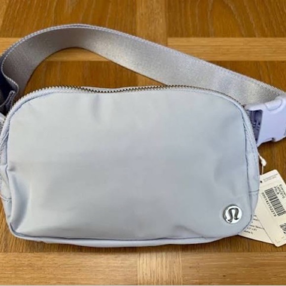 NWT Lululemon Pastel Blue Everywhere Belt Bag 1L - Picture 2 of 2